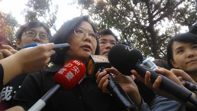 Opposition leaders turn out to support protesters
