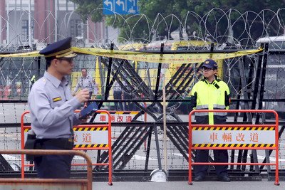 Government monitors protests, mobilizes police