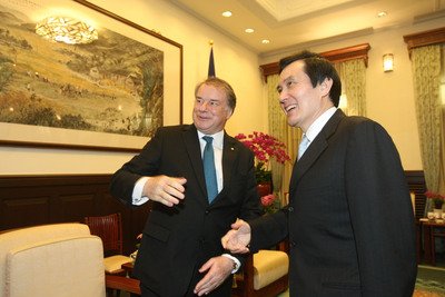 Ma: Taiwan should open markets