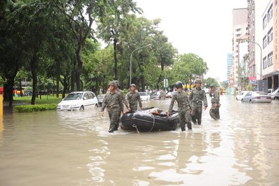 More troops deployed to help Kaohsiung explosion sites