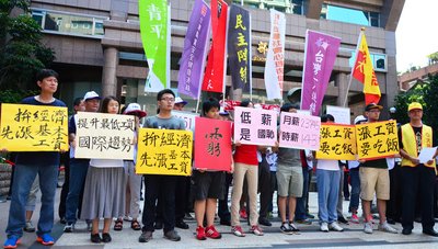 Labor group unhappy with proposal to raise the minimum wage