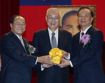Examination Yuan President takes office