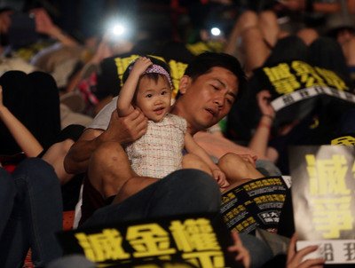 Thousands participate in Housing Movement rally