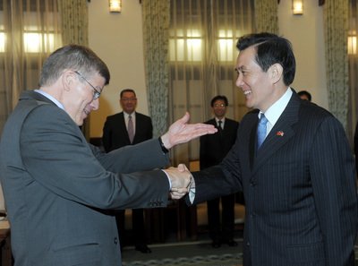 Ma: Chinese students in Taiwan should receive health insurance subsidies