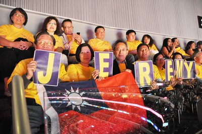 500 overseas Taiwanese cheer Jeremy Lin on at Lakers game