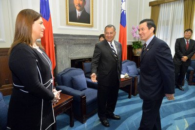 President meets with Guatemalan delegation
