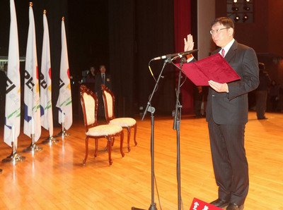 Newly elected mayors and county chiefs sworn in