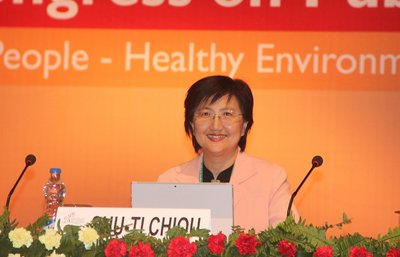 Official presents keynote speech at World Congress on Public Health
