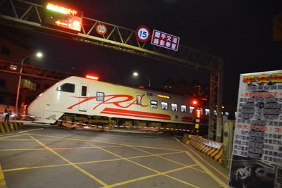 Train drivers protest over slow improvements to railroad crossing safety systems