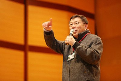 Ko “avoiding antagonism” by not removing CKS statues