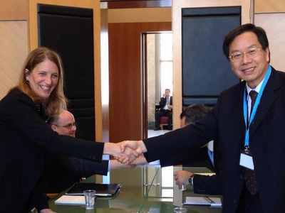 Health minister meets US health secretary at WHA