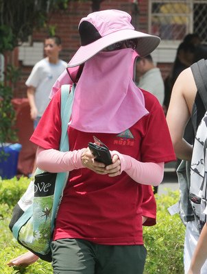 Mercury in Taipei soars to year's high at 36.5 degrees