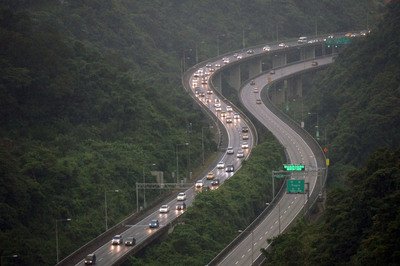 Nation’s highways see traffic on final day of holiday