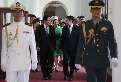 Ma greets Honduran President, praises bilateral cooperation