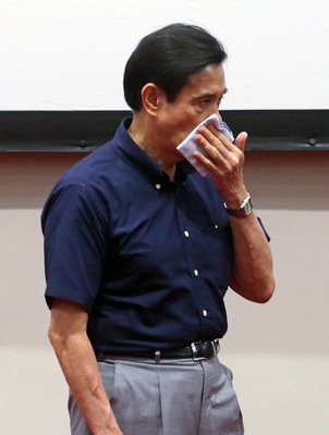 Ma, officials view documentary on comfort women