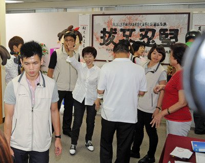 Chu calls for unity as KMT Central Standing Committee calls to replace Hung