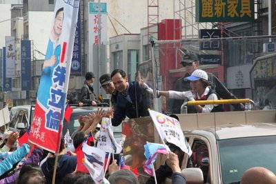 Candidates descend on Tainan on “Super Sunday”