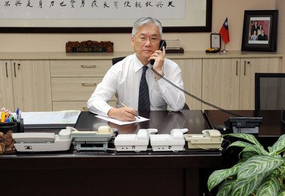 MAC Minister speaks to Beijing via hotline