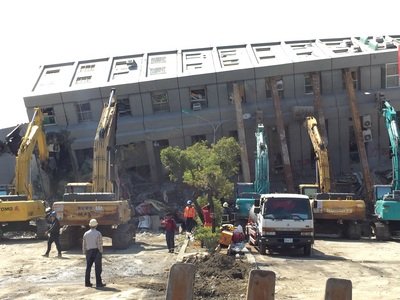 Ma: Investigation into collapsed building under way
