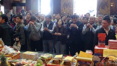 President-elect Tsai returns to hometown to pray for quake victims