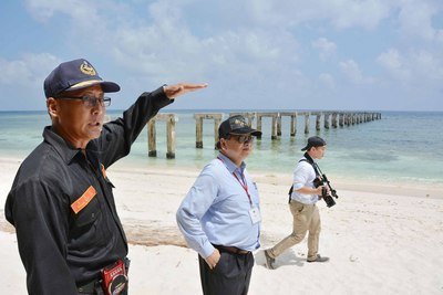 Philippine media reports on Taiping Island visit
