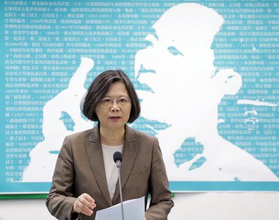 Tsai reiterates “status quo” policy at briefing on cross-strait affairs
