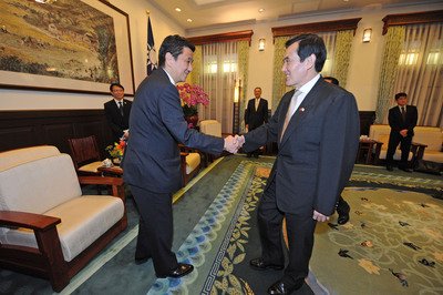 Ma calls on Japan to hold talks on Okinotori Atoll