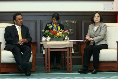 Tsai meets with president of Palau