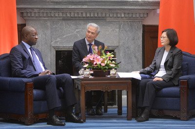 Tsai meets with Burkinabe Prime Minister