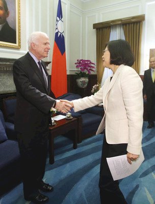 Tsai meets with US Senate delegation led by John McCain