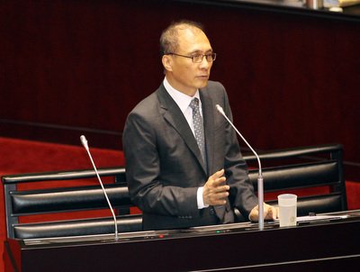 Premier ‘does not rule out’ any cross-strait dialogue channel