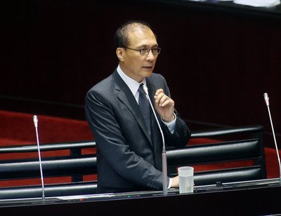 Premier responds to dissatisfaction with new government