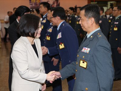 Find new ways to serve the country, Tsai tells new generals