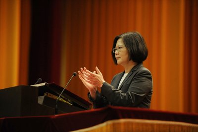 Tsai encourages military school grads to march forward
