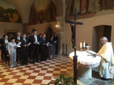 VP attends mass dedicated to peace in Assisi