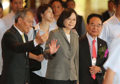 Tsai lauds efforts of Taiwanese businesspeople