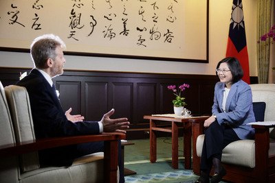 Wall Street Journal: Tsai urges Beijing to talk with Taiwan