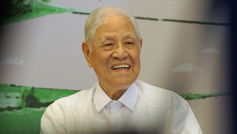 Premier hopes Japanese book will not call former president Lee Tung-hui “Chinese”