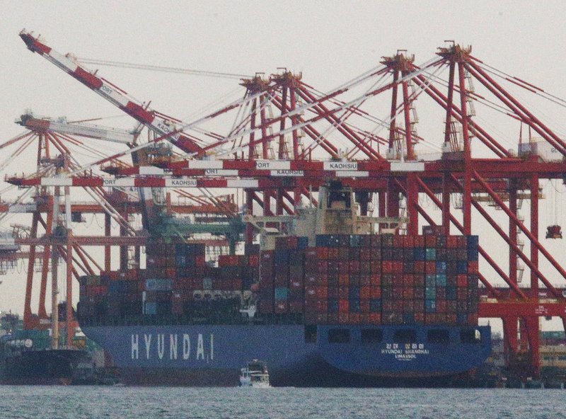 Official: Taiwan’s economy could grow 3.2% to 4.2% in 2021