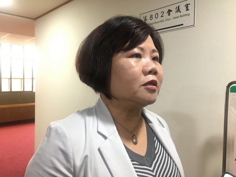 Gov’t mulls hitting back over Philippine travel ban