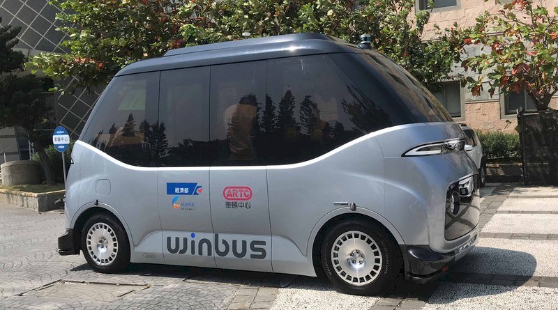 Taiwan’s self-driving minibus unveiled for test run