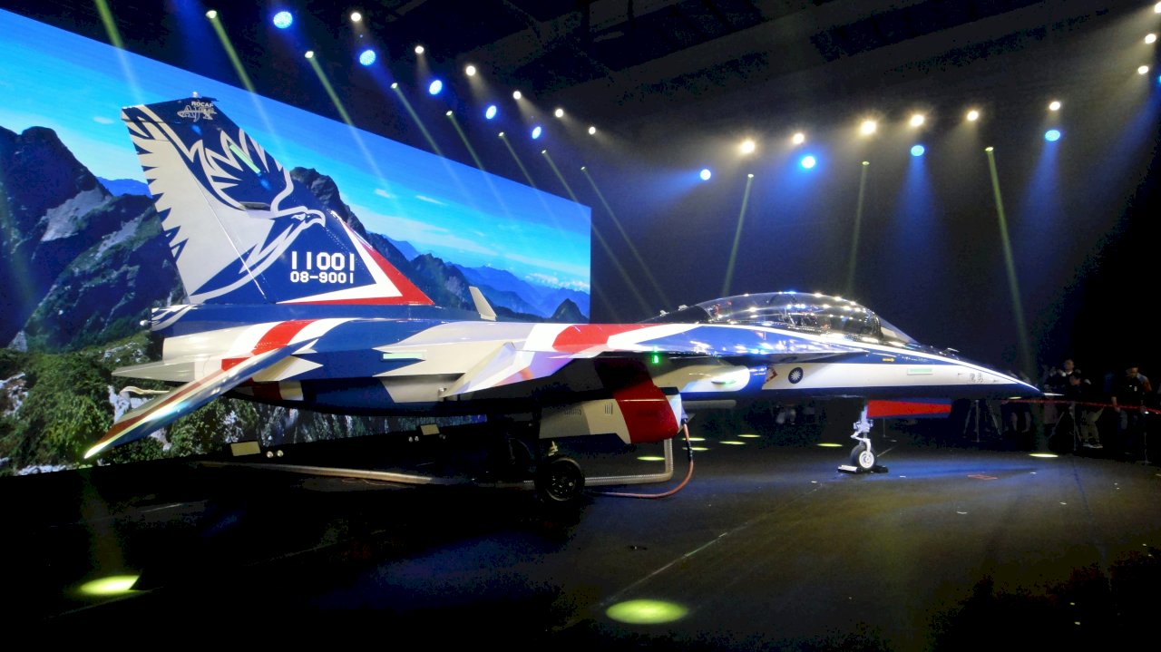 Tsai: Taiwan’s Advanced Jet Trainers show progress in aerospace technology