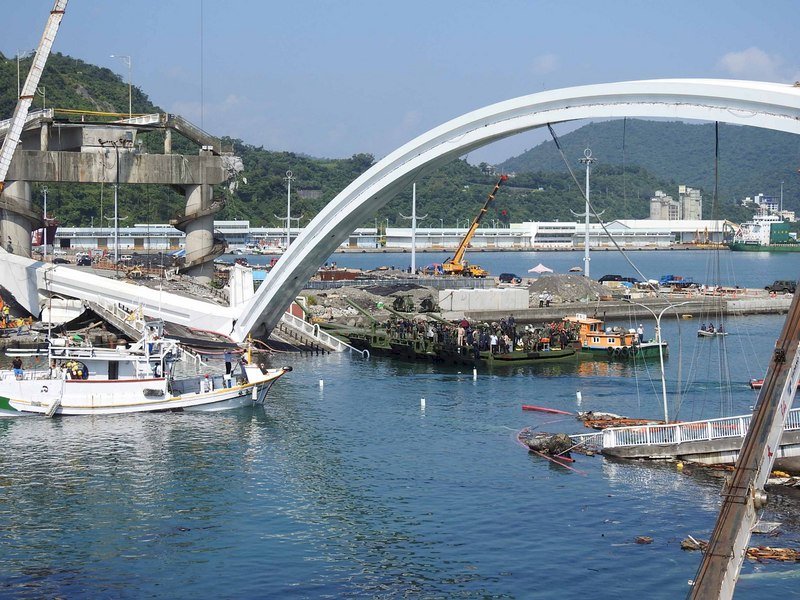 Gov’t orders inspections of old bridges
