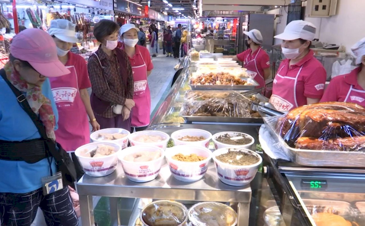 VIDEO: Nanmen Market’s temporary new home holds soft opening