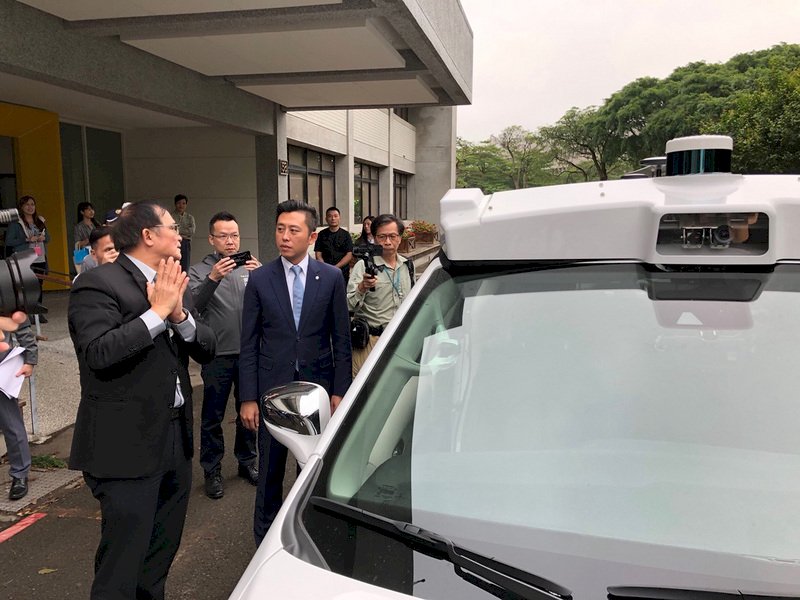 First Taiwan-made autonomous vehicle hits Taiwan’s roads