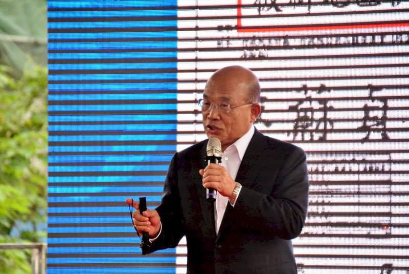 Premier welcomes Chinese art troupe despite cross-strait tensions