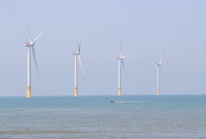 Tsai outlines green energy strategy