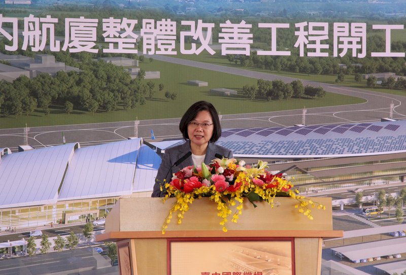 Tsai: Upgrade to Taichung airport to drive regional development