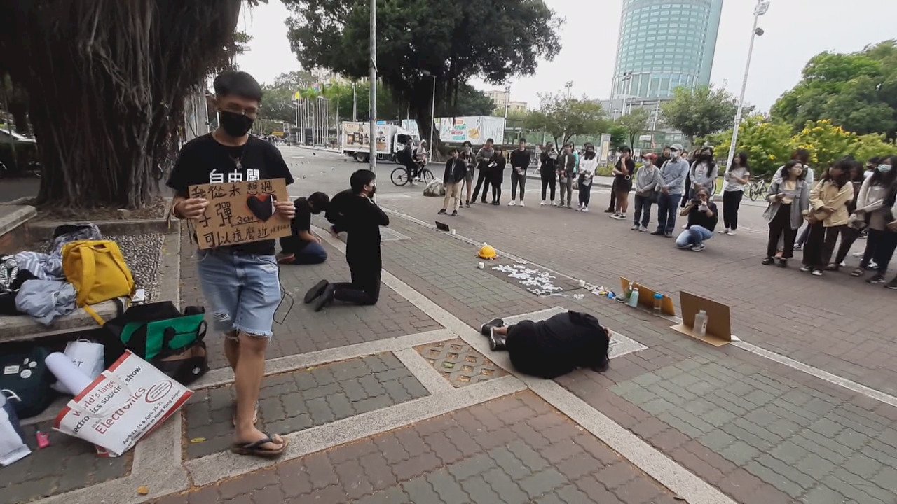 VIDEO:HK students in Taiwan back democracy movement with political skit