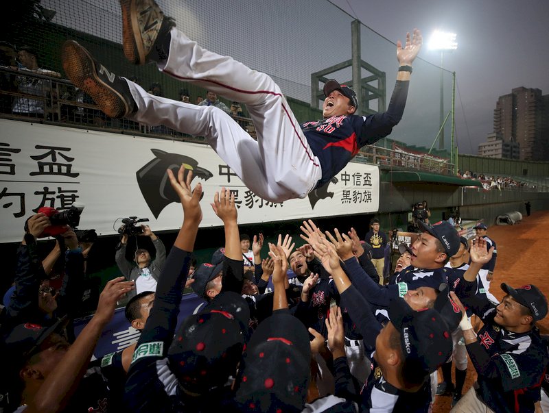 Pingjen High School wins national baseball championships